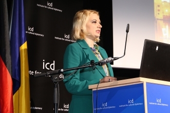 iulia_huiu_desintegration2016.jpg