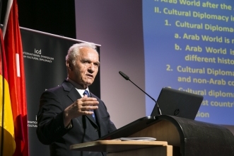 Yasar_Yakis_ArabWorld2016.jpg