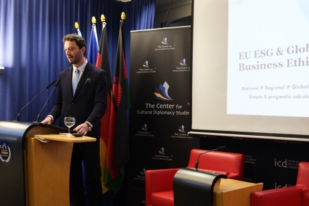 EconomicForum134.jpg
